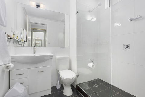 Beachfront Voyager Motor Inn - Go Out 11