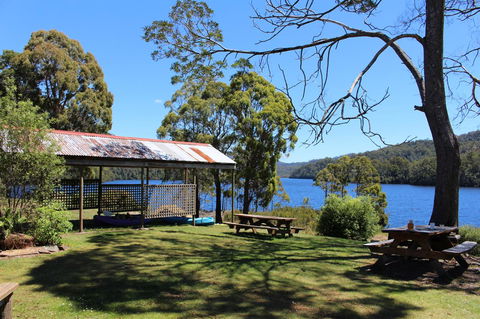 Tullah Lakeside Lodge - Pubs and Clubs 6