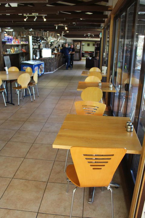 Tullah Lakeside Lodge - Pubs and Clubs 36