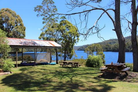Tullah Lakeside Lodge - Pubs and Clubs 19