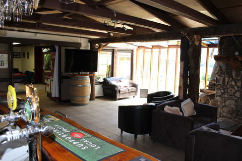 Tullah Lakeside Lodge - Pubs and Clubs 22