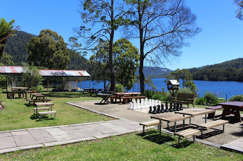Tullah Lakeside Lodge - Pubs and Clubs 33