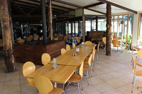 Tullah Lakeside Lodge - Pubs and Clubs 35