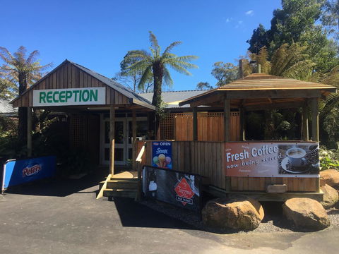 Tullah Lakeside Lodge - Pubs and Clubs 0