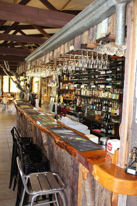 Tullah Lakeside Lodge - Pubs and Clubs 21