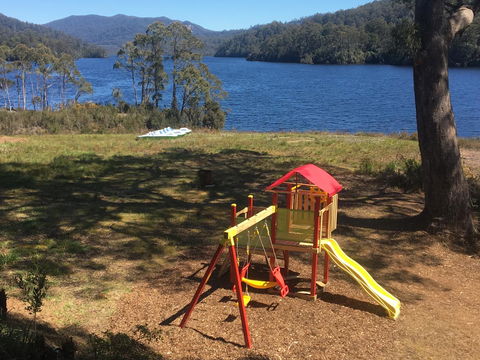 Tullah Lakeside Lodge - Pubs and Clubs 15