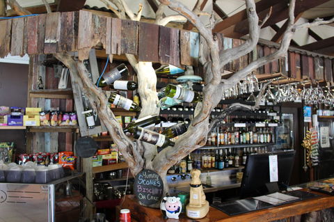 Tullah Lakeside Lodge - Pubs and Clubs 29