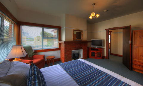 Stanley Village Waterfront Accommodation - Pubs and Clubs 17