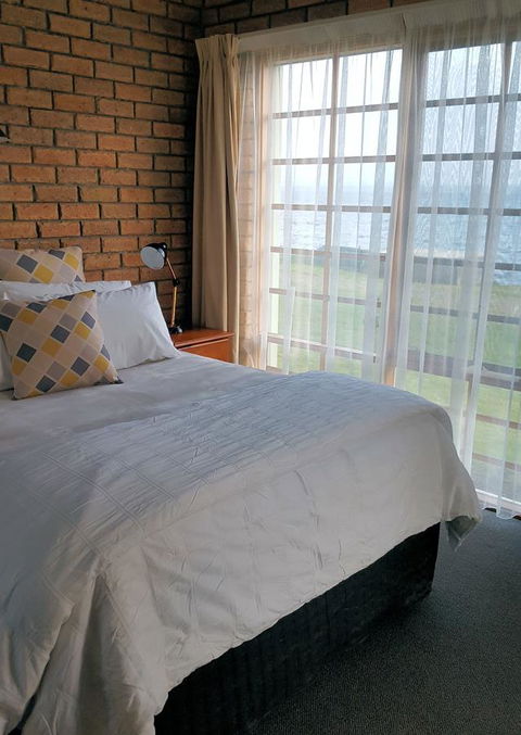 Stanley Village Waterfront Accommodation - Pubs and Clubs 5