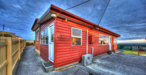 Stanley Village Waterfront Accommodation - Pubs and Clubs 15