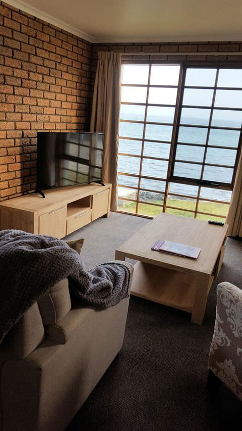 Stanley Village Waterfront Accommodation - Pubs and Clubs 3