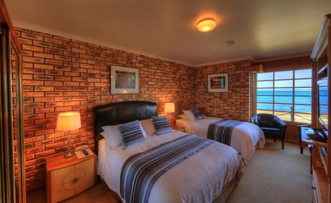 Stanley Village Waterfront Accommodation - Pubs and Clubs 22