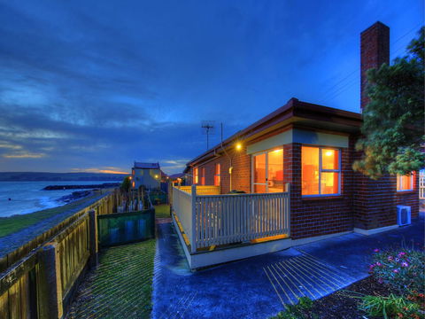 Stanley Village Waterfront Accommodation - Pubs and Clubs 16
