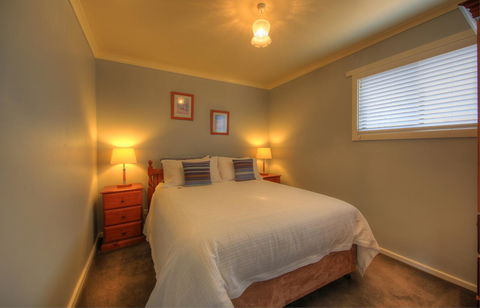 Stanley Village Waterfront Accommodation - Pubs and Clubs 21