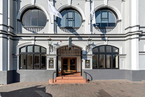 The Cornwall Boutique Hotel - Pubs and Clubs 26