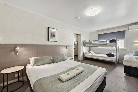 The Cornwall Boutique Hotel - Pubs and Clubs 8