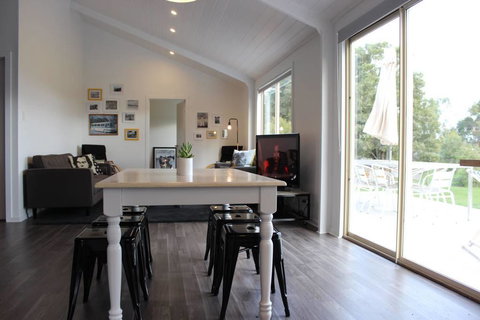 Boomers Retreat, Alonnah, Bruny Island - Go Out 1