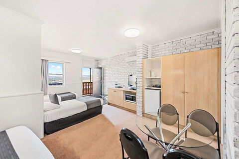 Coach House Launceston - Pubs and Clubs 8