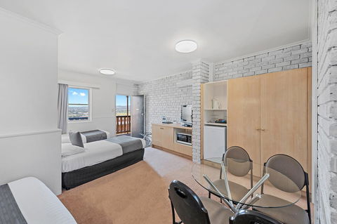 Coach House Launceston - Pubs and Clubs 9