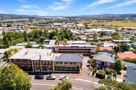 Coach House Launceston - Pubs and Clubs 30