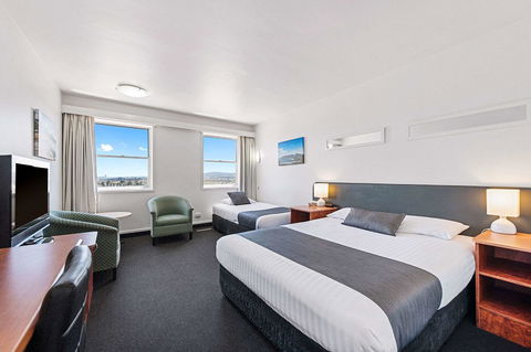 Coach House Launceston - Pubs and Clubs 4