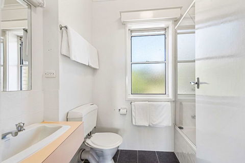 Coach House Launceston - Pubs and Clubs 25