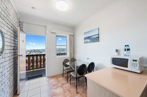 Coach House Launceston - Pubs and Clubs 11