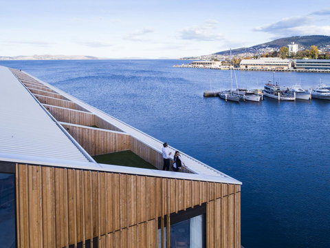 MACq 01 Hotel - Go Out 0