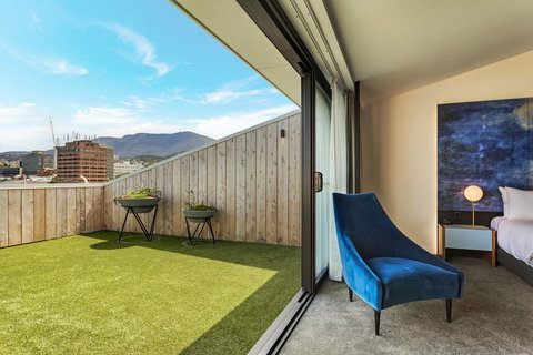 MACq 01 Hotel - Go Out 6