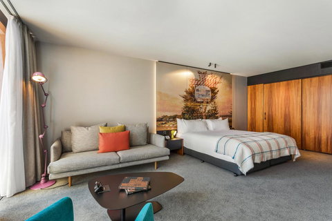 MACq 01 Hotel - Go Out 1