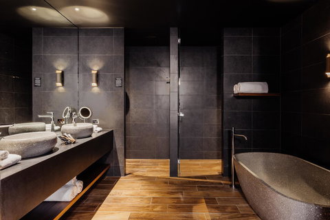 MACq 01 Hotel - Go Out 8