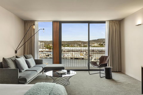 MACq 01 Hotel - Go Out 32