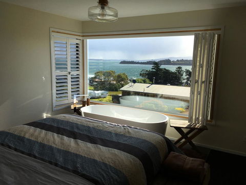 Couples Getaway On Bruny Island - Go Out 29