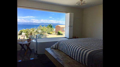 Couples Getaway On Bruny Island - Go Out 12