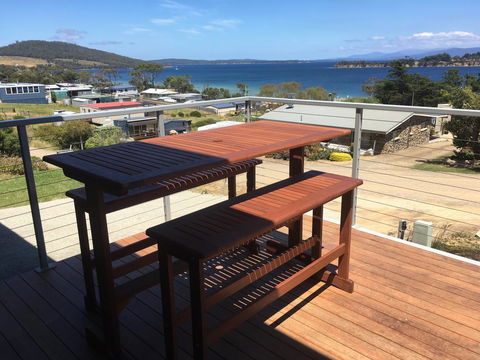Couples Getaway On Bruny Island - Go Out 15