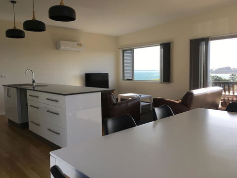 Couples Getaway On Bruny Island - Go Out 31