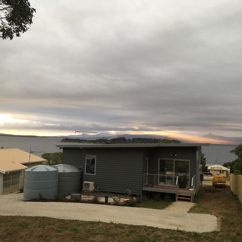 Couples Getaway On Bruny Island - Go Out 8