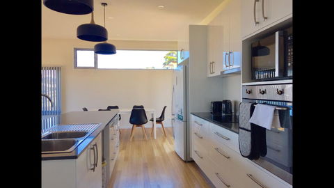 Couples Getaway On Bruny Island - Go Out 6