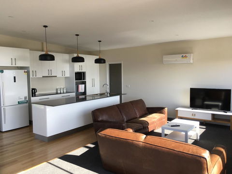 Couples Getaway On Bruny Island - Go Out 17