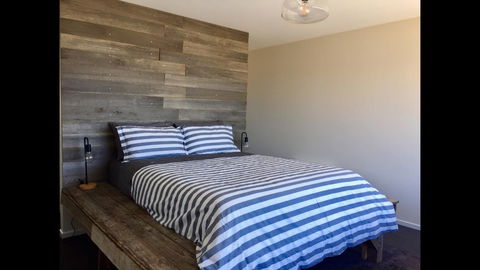 Couples Getaway On Bruny Island - Go Out 10