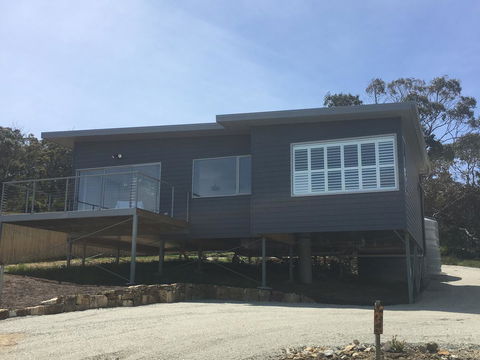 Couples Getaway On Bruny Island - Go Out 1