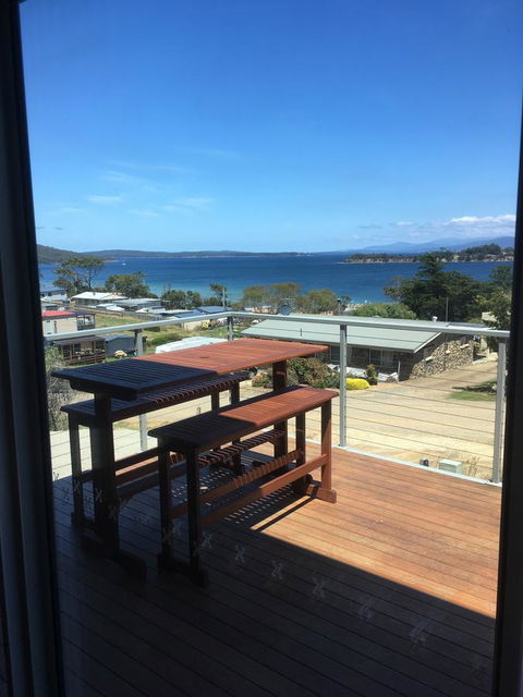 Couples Getaway On Bruny Island - Go Out 9