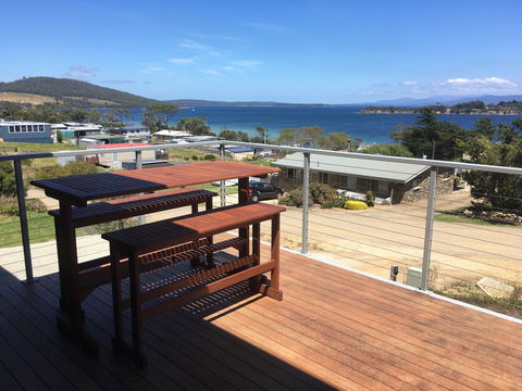 Couples Getaway On Bruny Island - Go Out 7
