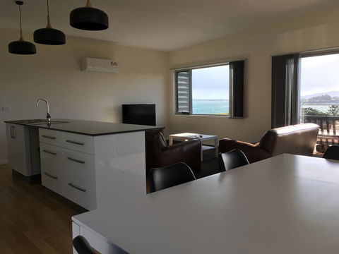 Couples Getaway On Bruny Island - Go Out 19