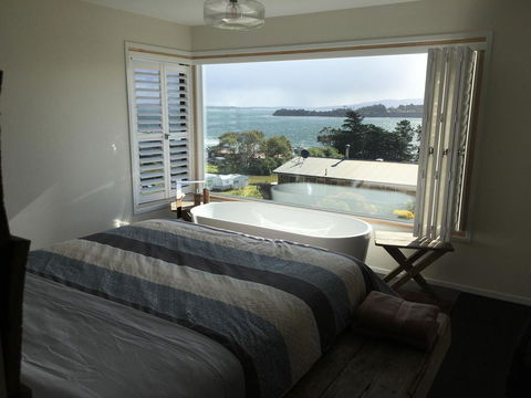Couples Getaway On Bruny Island - Go Out 5