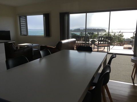 Couples Getaway On Bruny Island - Go Out 30