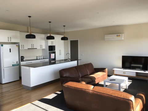 Couples Getaway On Bruny Island - Go Out 23