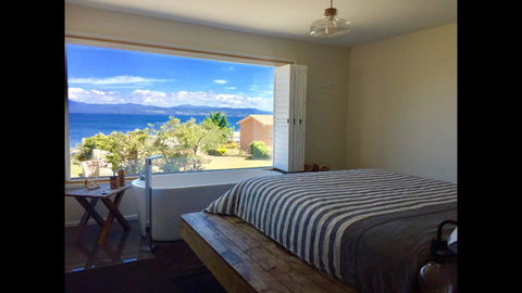 Couples Getaway On Bruny Island - Go Out 25