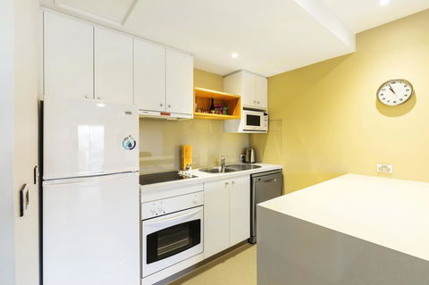 The Old Woolstore Apartment Hotel - Pubs and Clubs 14