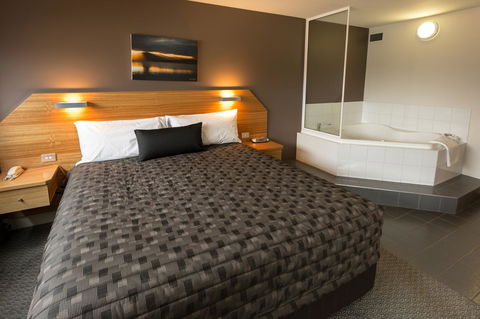 The Old Woolstore Apartment Hotel - Pubs and Clubs 29